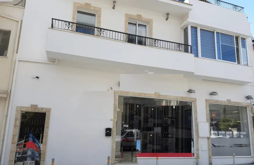 Building for sale - 12645