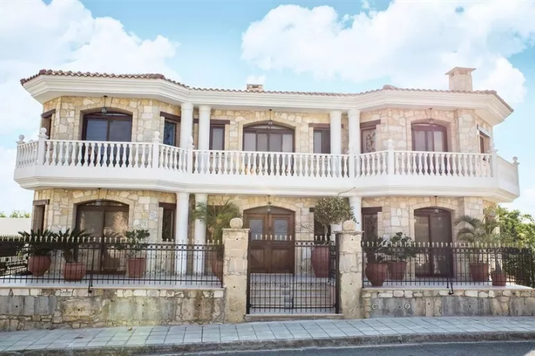 6 bedroom villa for sale in Limassol - AM13071