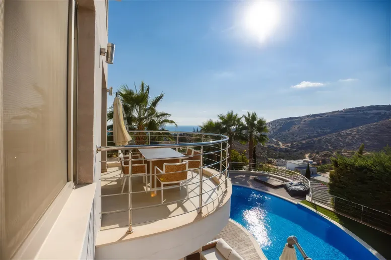 Вилла в Агиос Тихонас, Лимассол