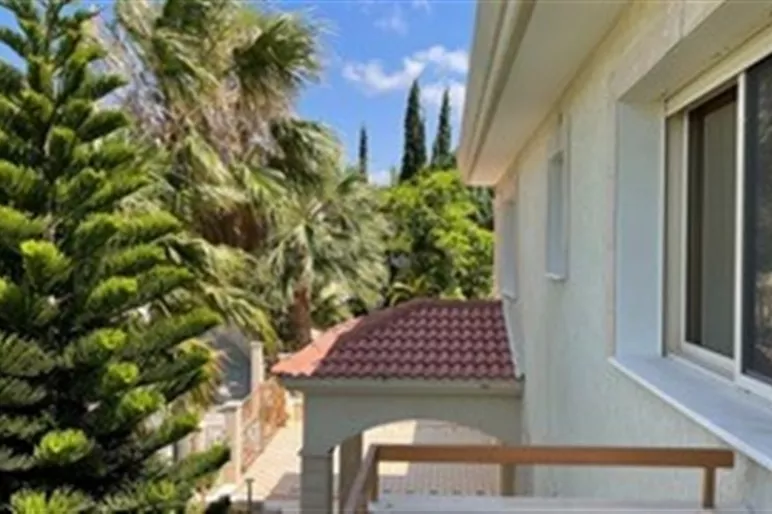 5 bedroom villa for rent in Agios Tychonas, Limassol - AM13139