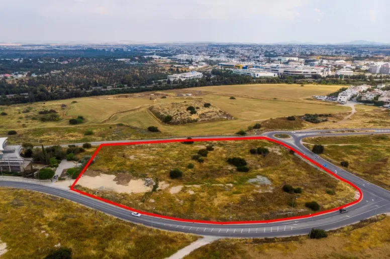 Земельный участок в Строволосе, Никосия