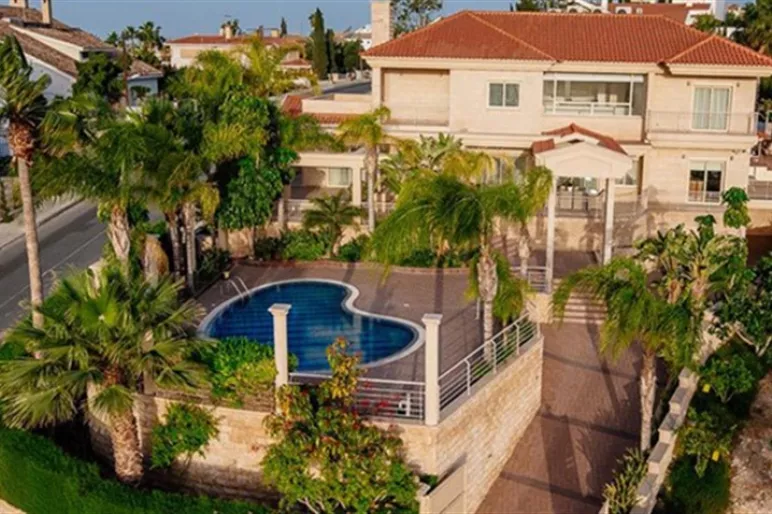 5 bedroom villa for sale in Mouttagiaka, Limassol - 13876