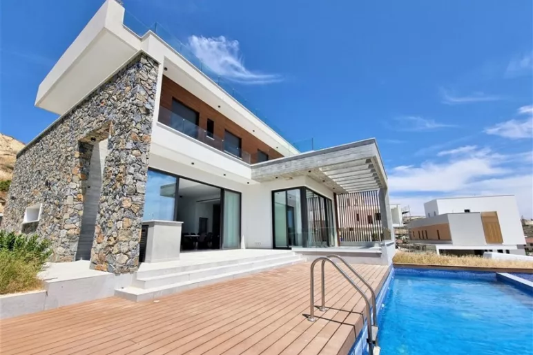 4 bedroom villa for sale in Agios Tychonas, Limassol - 14119