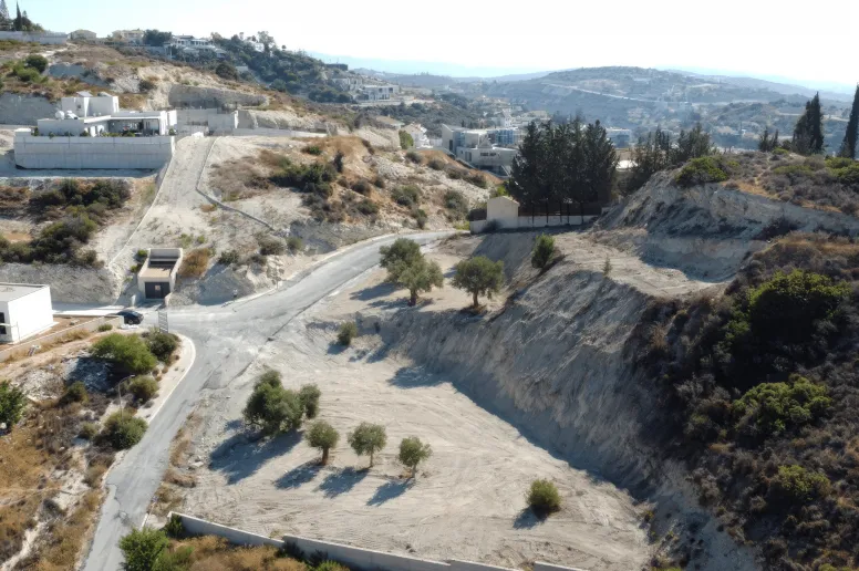 Участок для жилой застройки в Агиос Тихонас, Лимассол