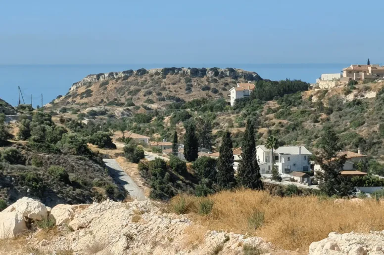 Участок для жилой застройки в Агиос Тихонас, Лимассол