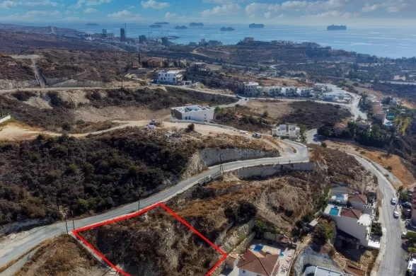 Residential plot in Agios Tychonas, Limassol - 14711