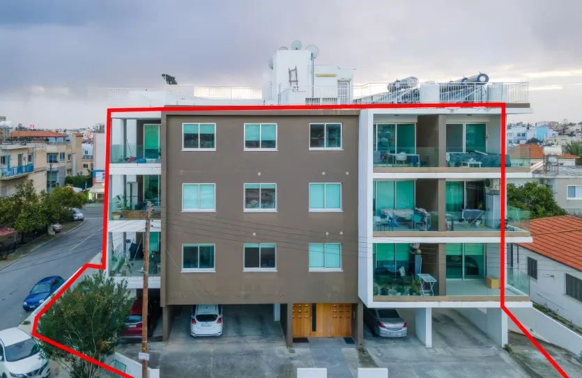 Building for sale - 13690