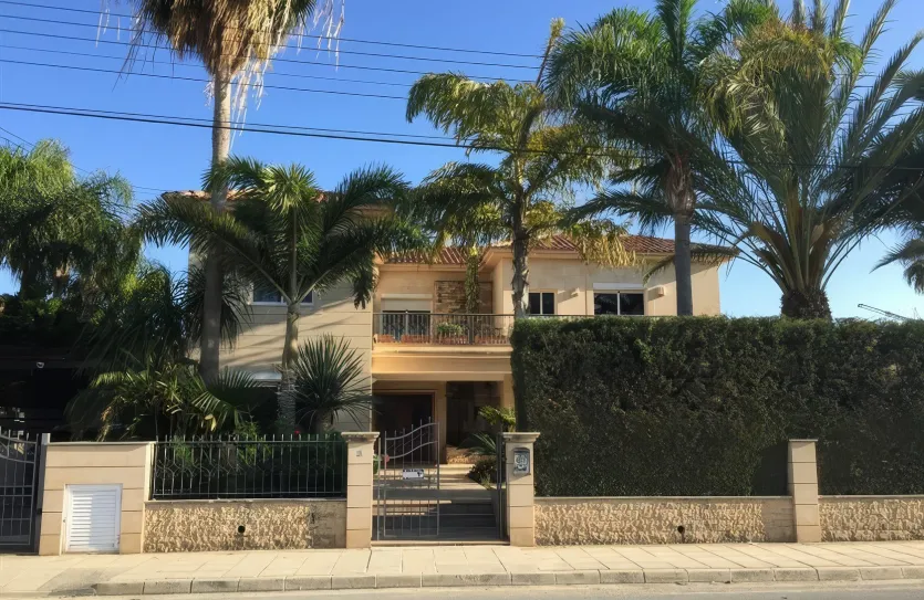 4 bedroom villa for rent - 13039