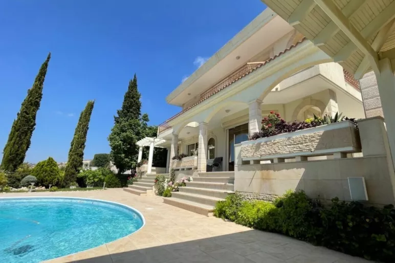 Villa with a private swimming pool in Agios Tychonas, Limassol - 13138