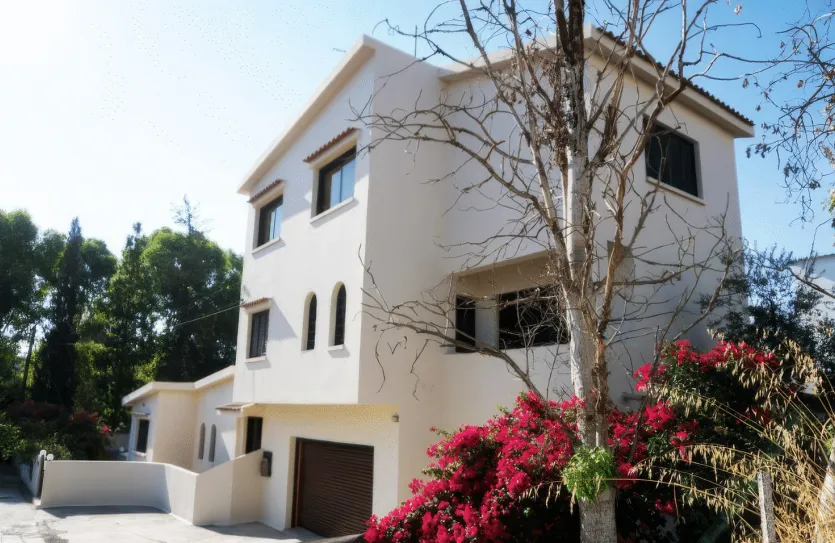 Traditional house for sale - 14881