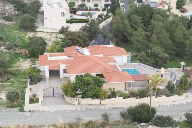 6 bedroom villa in Agios Tychonas, Limassol - 15333