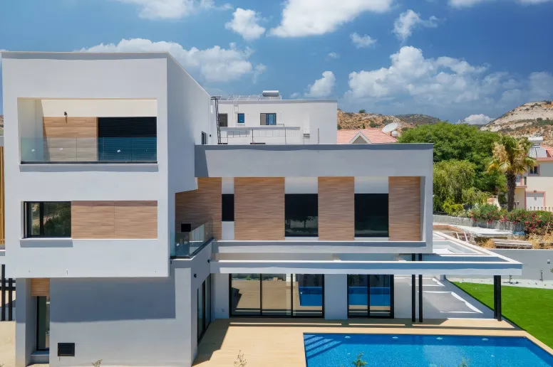 5 bedroom villa in Agios Tychonas, Limassol