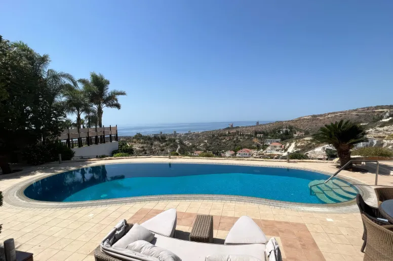 5 bedroom villa in Agios Tychonas, Limassol