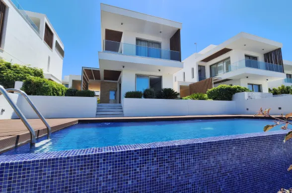 4 bedroom house in Kissonerga, Paphos