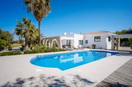 4 bedroom villa in Peyia, Paphos - 16857