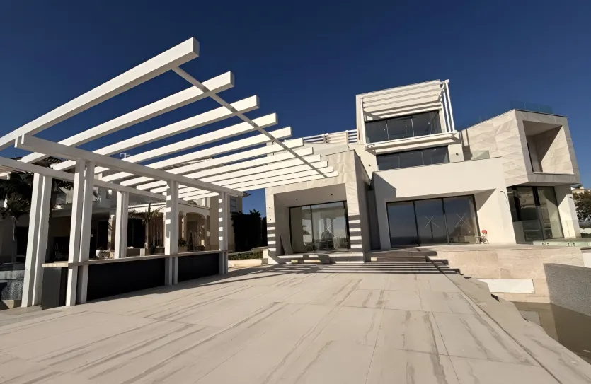 8 bedroom villa for rent - 17987