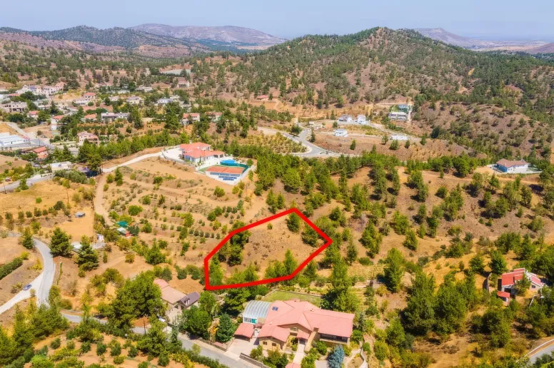 Residential plot in Agios Epifanios Oreinis, Nicosia