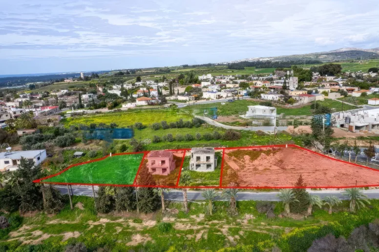 Дом в Тими, Пафос