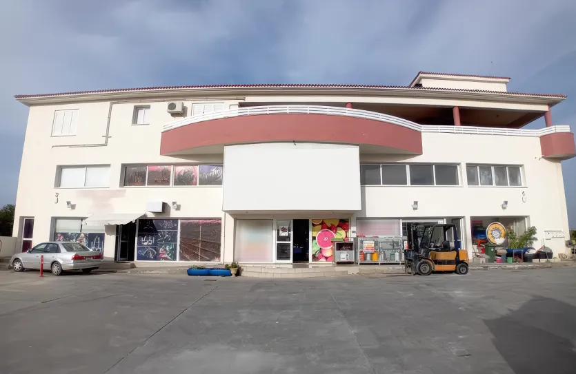 Building for sale - 18399