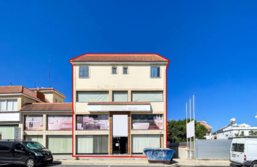 Building for sale - 18404