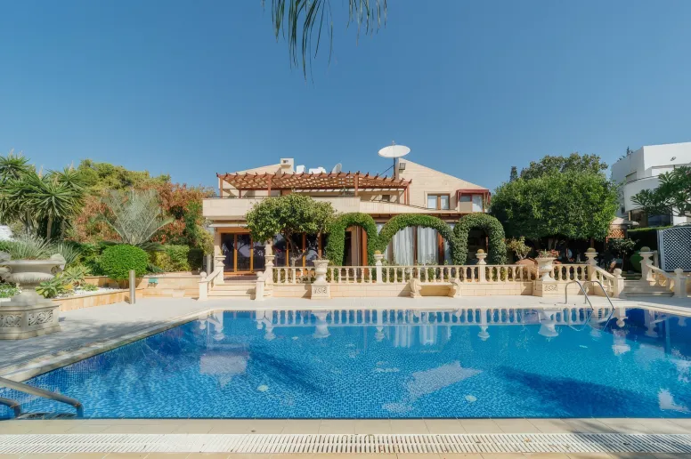 Вилла в Агиос Тихонас, Лимассол